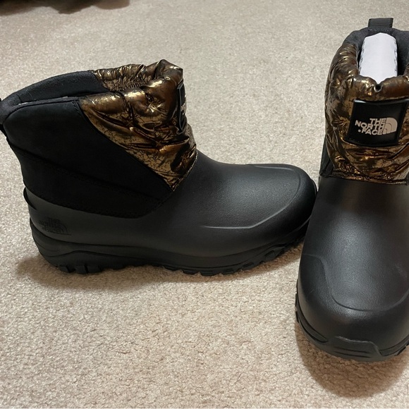 Women’s The North Face boots - Picture 3 of 4
